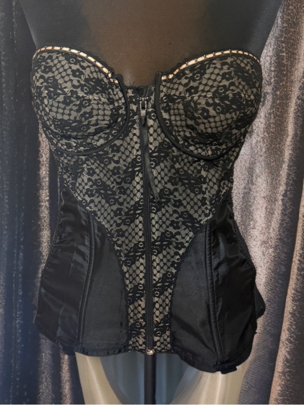 Vintage 90s Victoria’s Secret 38B Black Lace Corset Bustier Front Zip